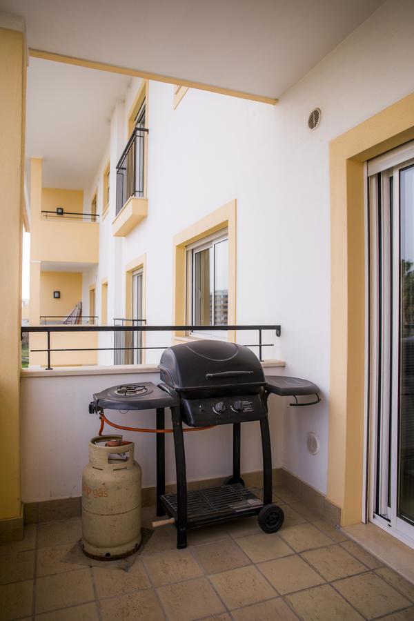 C02 - Luxury 3 Bed With Pool View Apartment ลากอส ภายนอก รูปภาพ