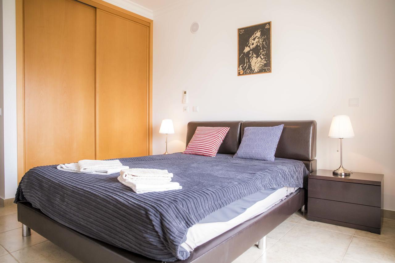 C02 - Luxury 3 Bed With Pool View Apartment ลากอส ภายนอก รูปภาพ