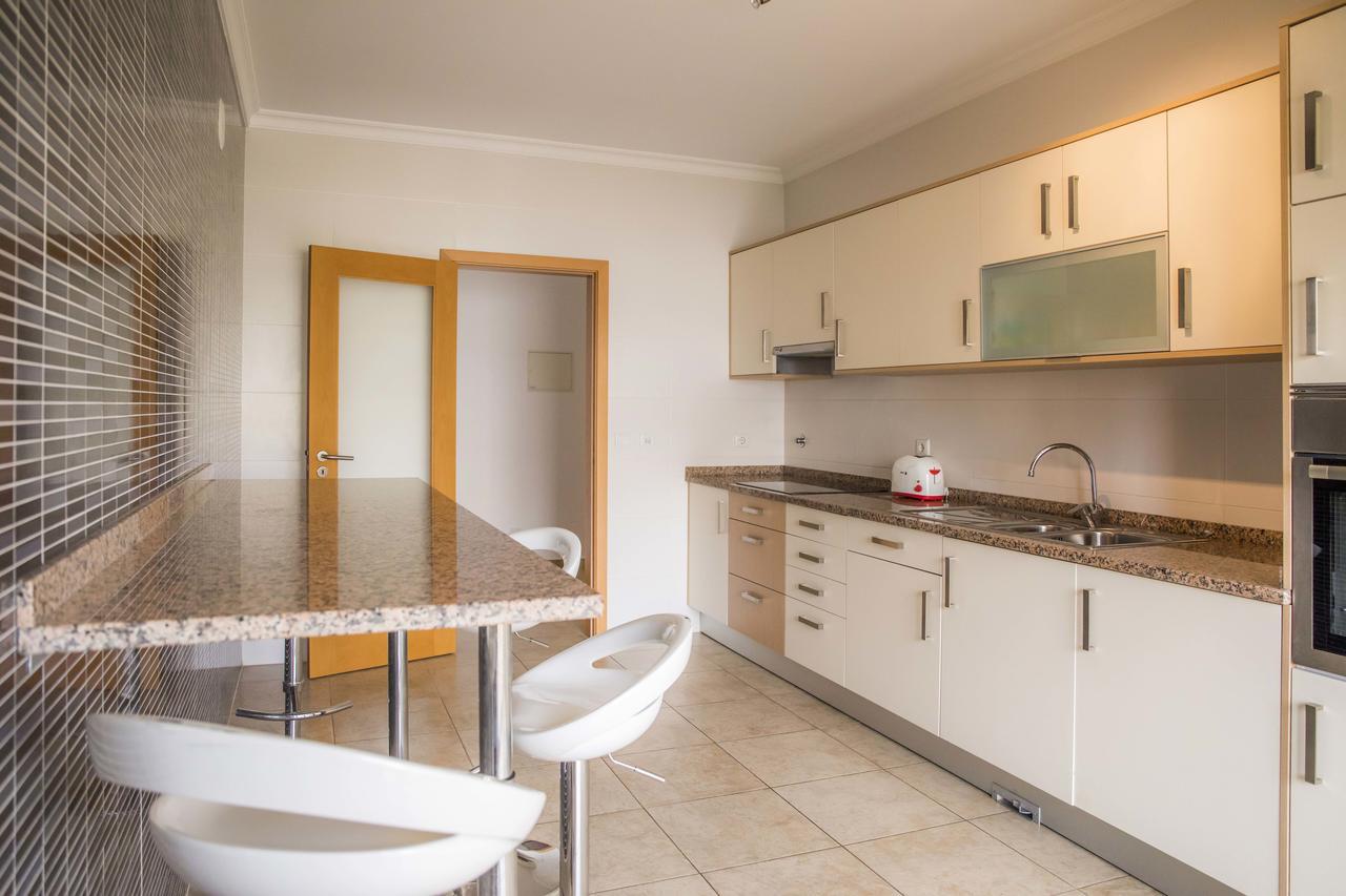 C02 - Luxury 3 Bed With Pool View Apartment ลากอส ภายนอก รูปภาพ