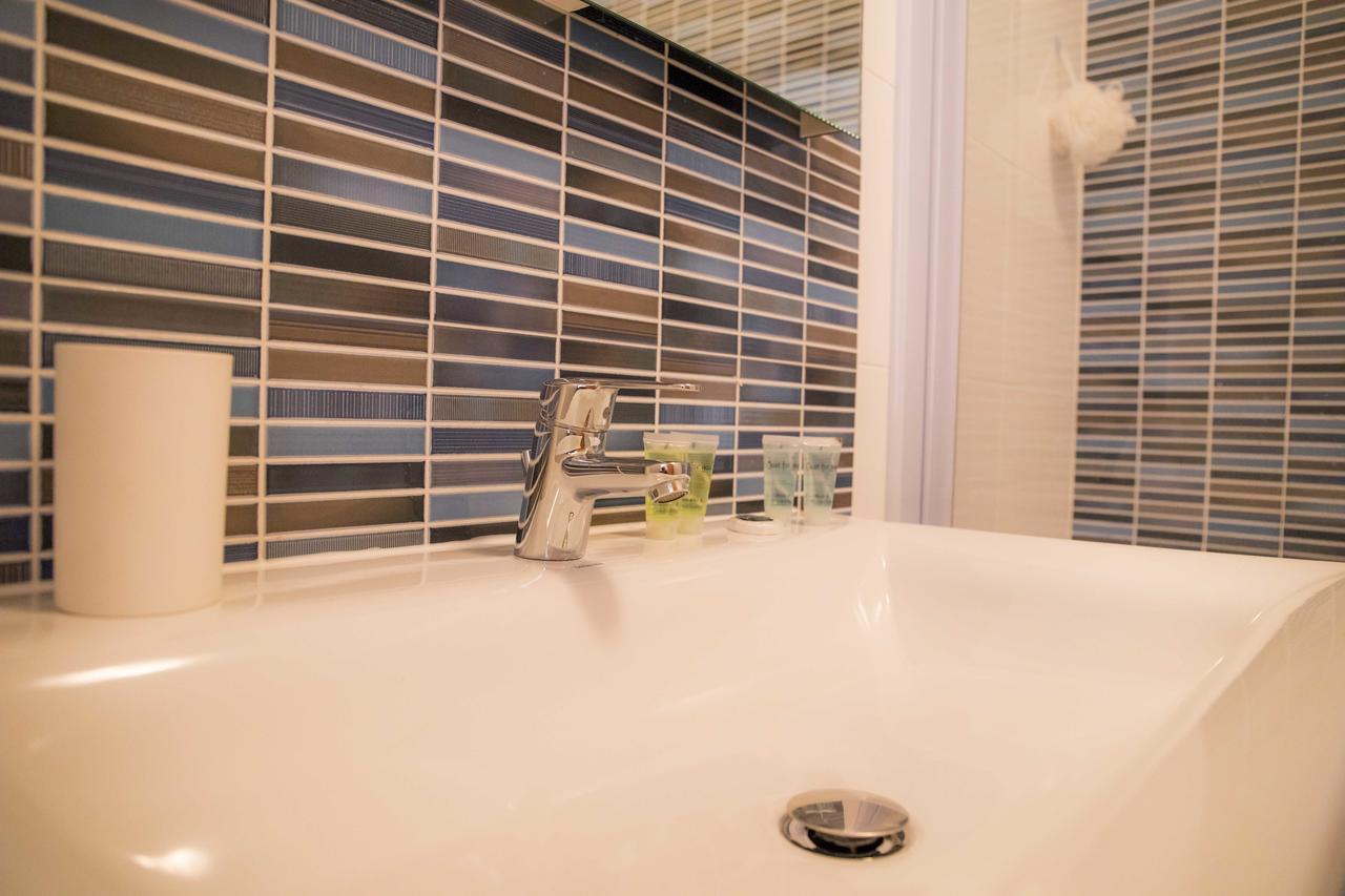 C02 - Luxury 3 Bed With Pool View Apartment ลากอส ภายนอก รูปภาพ