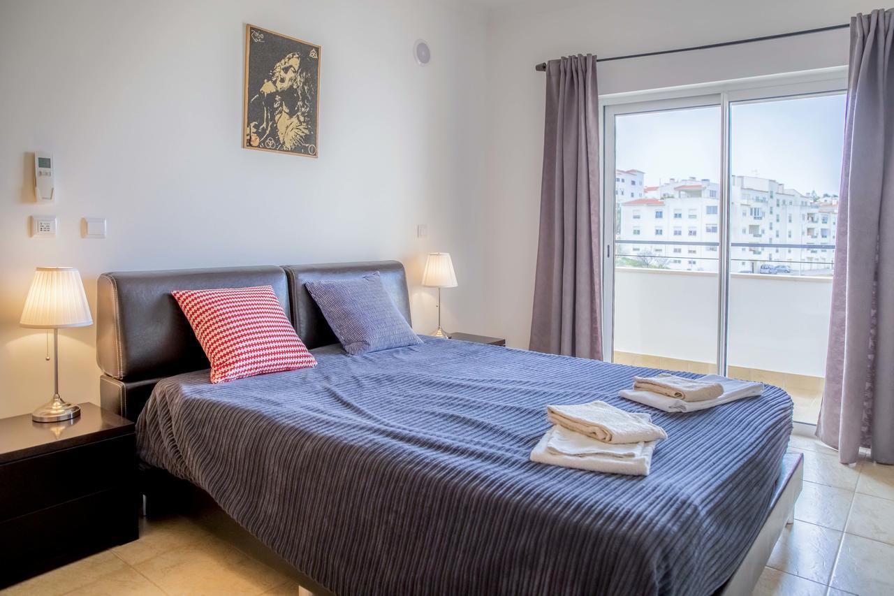 C02 - Luxury 3 Bed With Pool View Apartment ลากอส ภายนอก รูปภาพ