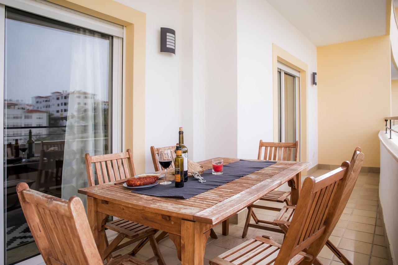 C02 - Luxury 3 Bed With Pool View Apartment ลากอส ภายนอก รูปภาพ